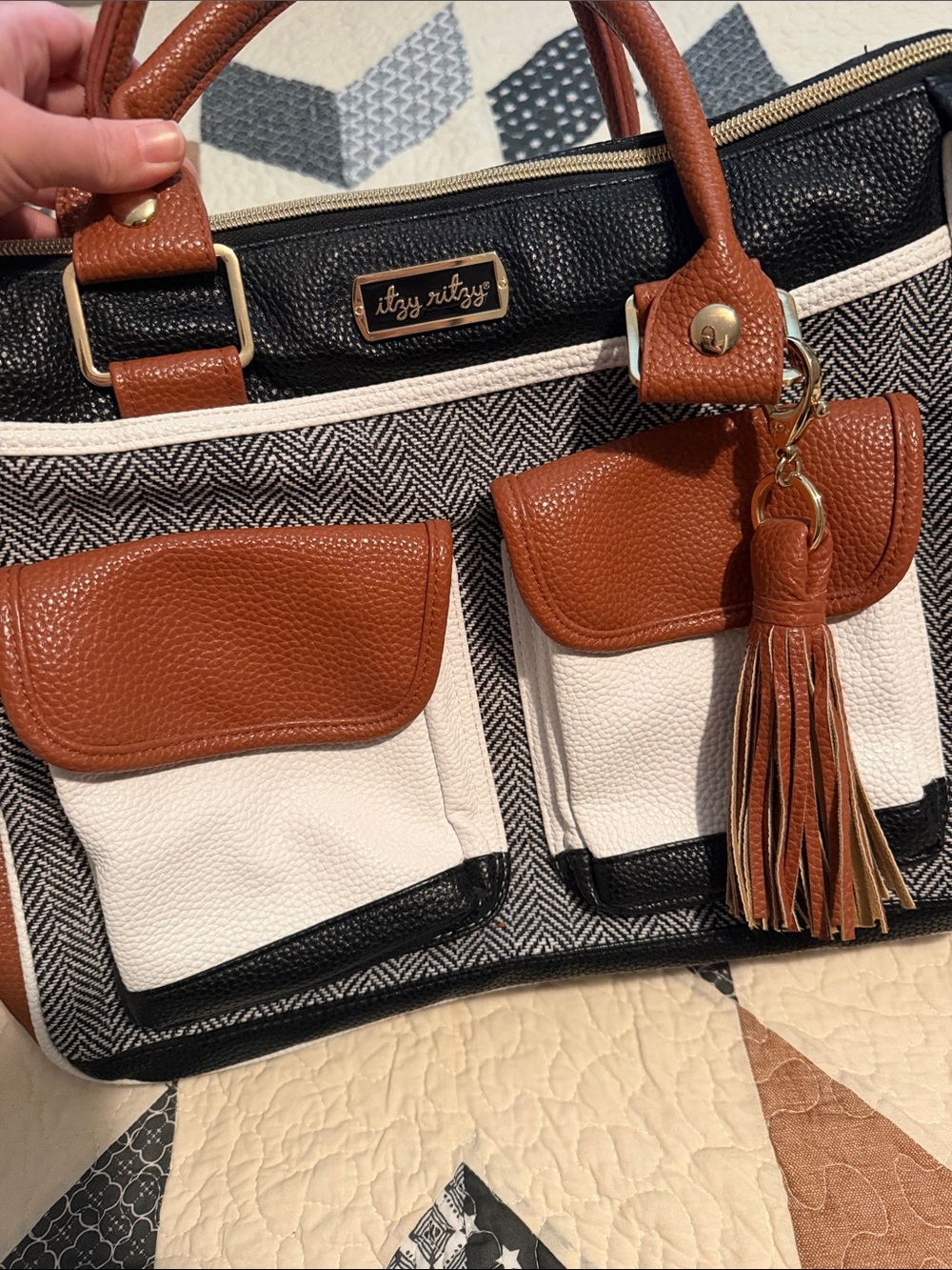 Itzy Ritzy Triple Threat Brown Coffee and Cream Diaper Baby Bag Messenger Tote - Picture 4 of 12